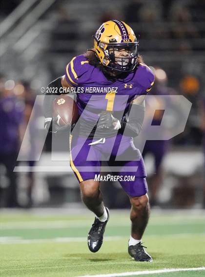 Thumbnail 2 in La Grange vs Madisonville (UIL 4A Division II Bi-District) photogallery.
