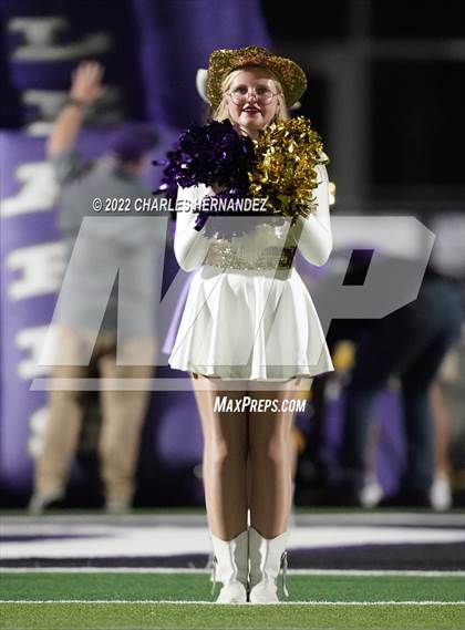 Thumbnail 2 in La Grange vs Madisonville (UIL 4A Division II Bi-District) photogallery.