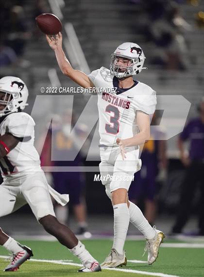 Thumbnail 1 in La Grange vs Madisonville (UIL 4A Division II Bi-District) photogallery.