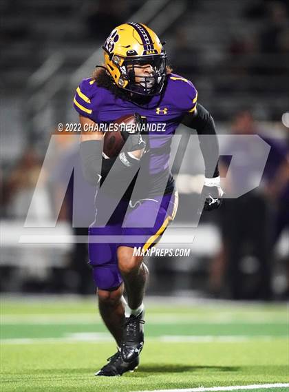 Thumbnail 3 in La Grange vs Madisonville (UIL 4A Division II Bi-District) photogallery.