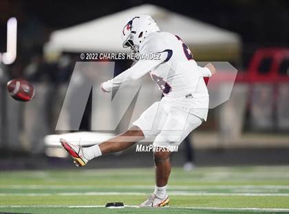 Thumbnail 3 in La Grange vs Madisonville (UIL 4A Division II Bi-District) photogallery.