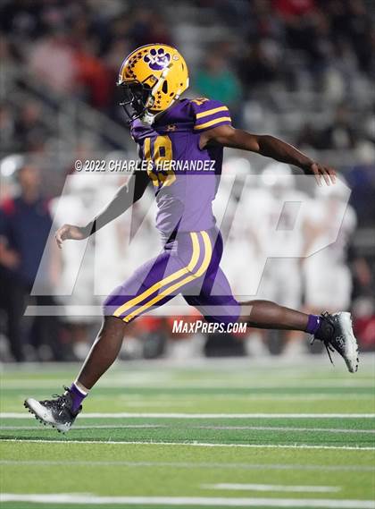 Thumbnail 3 in La Grange vs Madisonville (UIL 4A Division II Bi-District) photogallery.