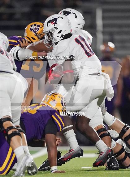 Thumbnail 1 in La Grange vs Madisonville (UIL 4A Division II Bi-District) photogallery.