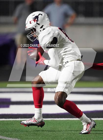 Thumbnail 1 in La Grange vs Madisonville (UIL 4A Division II Bi-District) photogallery.