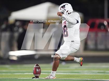 Thumbnail 1 in La Grange vs Madisonville (UIL 4A Division II Bi-District) photogallery.