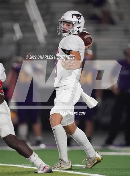 Thumbnail 2 in La Grange vs Madisonville (UIL 4A Division II Bi-District) photogallery.