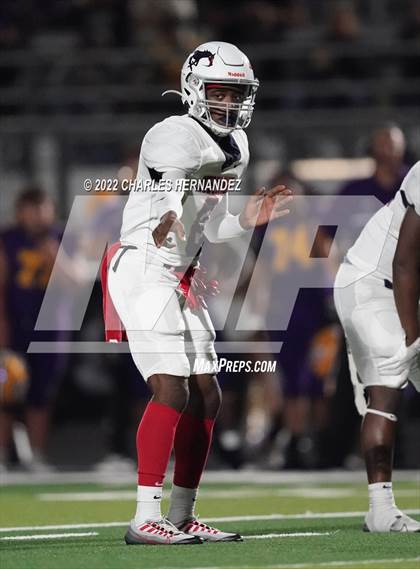Thumbnail 2 in La Grange vs Madisonville (UIL 4A Division II Bi-District) photogallery.