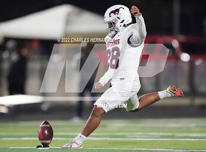 Thumbnail 3 in La Grange vs Madisonville (UIL 4A Division II Bi-District) photogallery.
