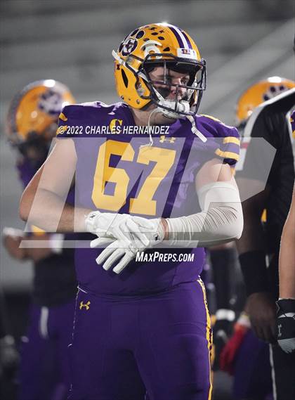 Thumbnail 3 in La Grange vs Madisonville (UIL 4A Division II Bi-District) photogallery.