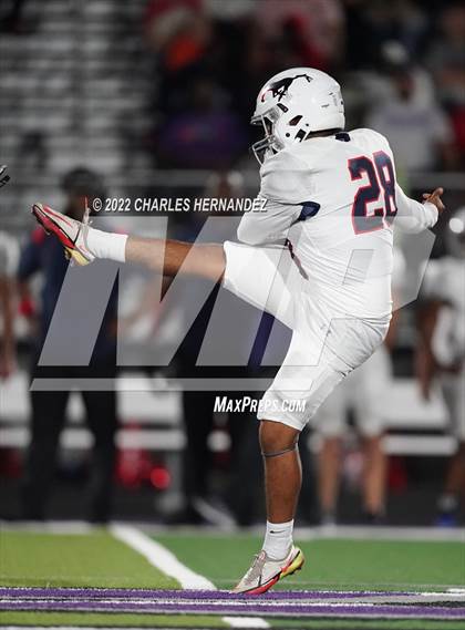 Thumbnail 3 in La Grange vs Madisonville (UIL 4A Division II Bi-District) photogallery.