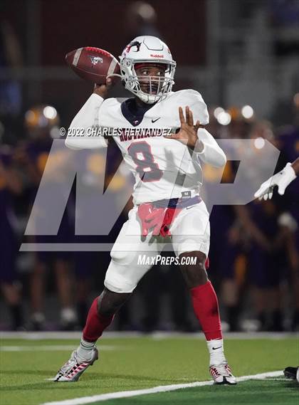 Thumbnail 1 in La Grange vs Madisonville (UIL 4A Division II Bi-District) photogallery.