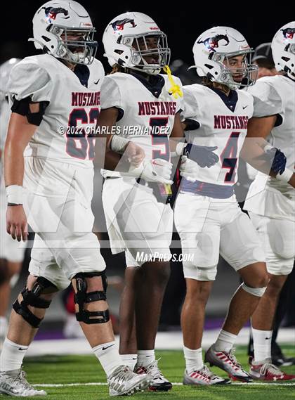 Thumbnail 1 in La Grange vs Madisonville (UIL 4A Division II Bi-District) photogallery.