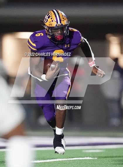 Thumbnail 1 in La Grange vs Madisonville (UIL 4A Division II Bi-District) photogallery.