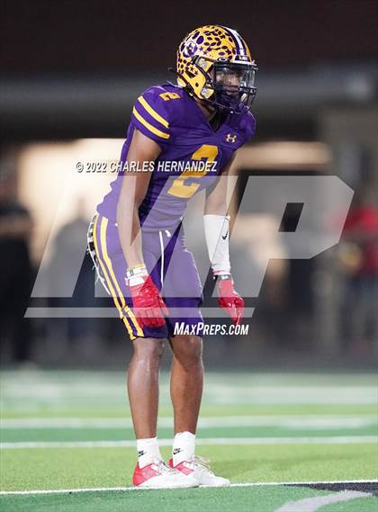 Thumbnail 2 in La Grange vs Madisonville (UIL 4A Division II Bi-District) photogallery.