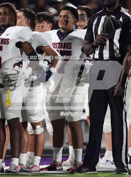 Thumbnail 1 in La Grange vs Madisonville (UIL 4A Division II Bi-District) photogallery.