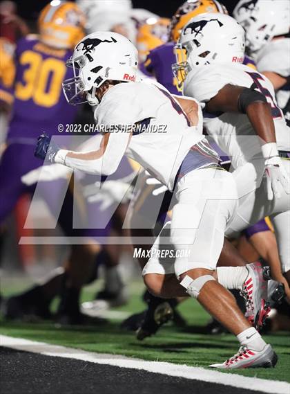 Thumbnail 2 in La Grange vs Madisonville (UIL 4A Division II Bi-District) photogallery.