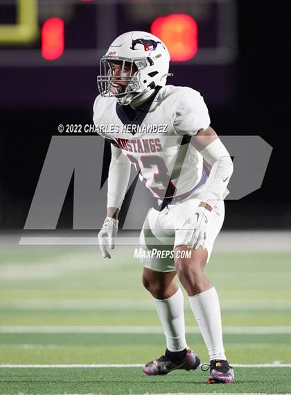 Thumbnail 2 in La Grange vs Madisonville (UIL 4A Division II Bi-District) photogallery.