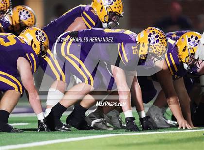Thumbnail 1 in La Grange vs Madisonville (UIL 4A Division II Bi-District) photogallery.