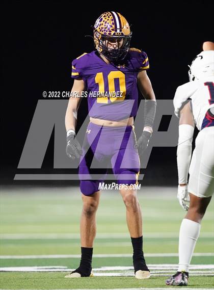 Thumbnail 3 in La Grange vs Madisonville (UIL 4A Division II Bi-District) photogallery.