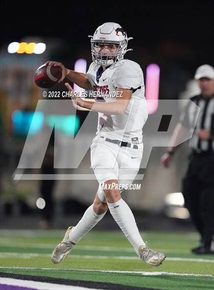 Thumbnail 2 in La Grange vs Madisonville (UIL 4A Division II Bi-District) photogallery.