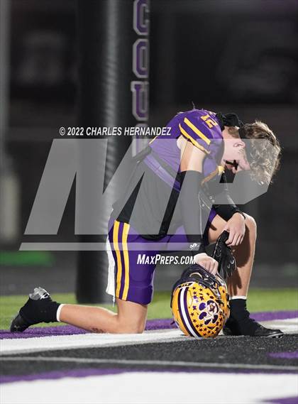 Thumbnail 3 in La Grange vs Madisonville (UIL 4A Division II Bi-District) photogallery.