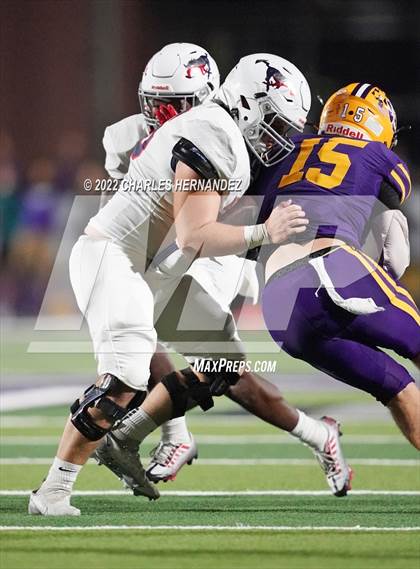 Thumbnail 1 in La Grange vs Madisonville (UIL 4A Division II Bi-District) photogallery.