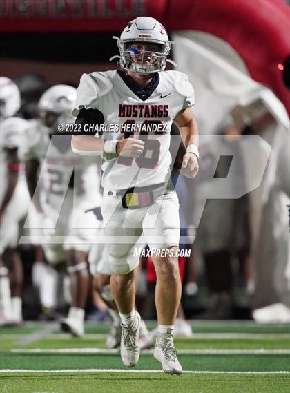 Thumbnail 1 in La Grange vs Madisonville (UIL 4A Division II Bi-District) photogallery.