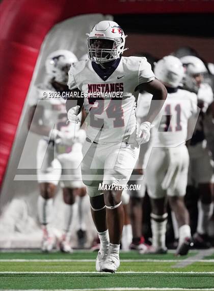 Thumbnail 2 in La Grange vs Madisonville (UIL 4A Division II Bi-District) photogallery.