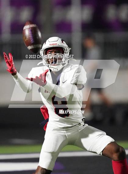 Thumbnail 3 in La Grange vs Madisonville (UIL 4A Division II Bi-District) photogallery.