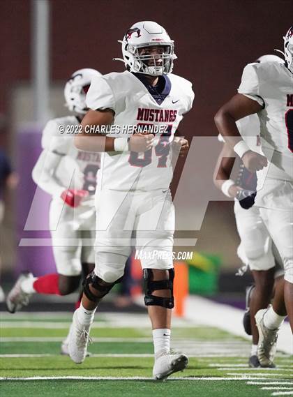 Thumbnail 1 in La Grange vs Madisonville (UIL 4A Division II Bi-District) photogallery.