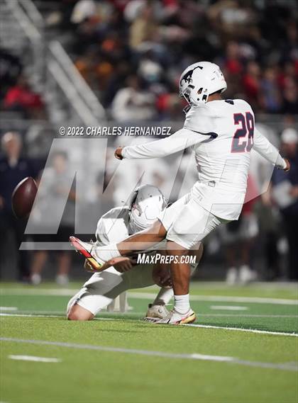 Thumbnail 1 in La Grange vs Madisonville (UIL 4A Division II Bi-District) photogallery.