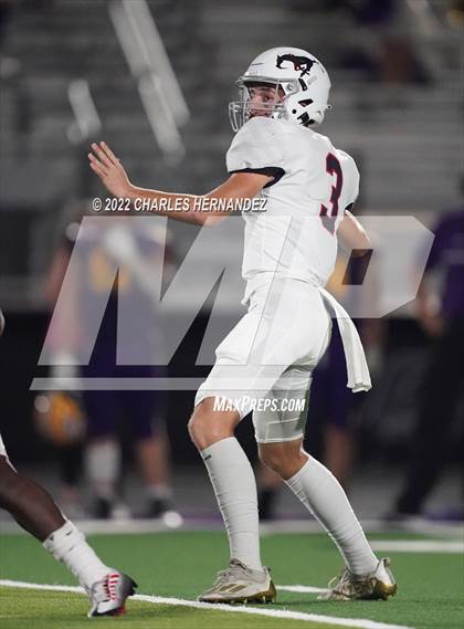 Thumbnail 1 in La Grange vs Madisonville (UIL 4A Division II Bi-District) photogallery.