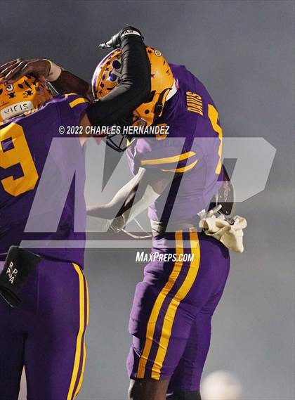 Thumbnail 1 in La Grange vs Madisonville (UIL 4A Division II Bi-District) photogallery.