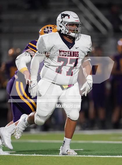 Thumbnail 1 in La Grange vs Madisonville (UIL 4A Division II Bi-District) photogallery.