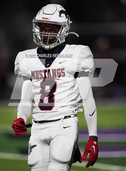 Thumbnail 1 in La Grange vs Madisonville (UIL 4A Division II Bi-District) photogallery.