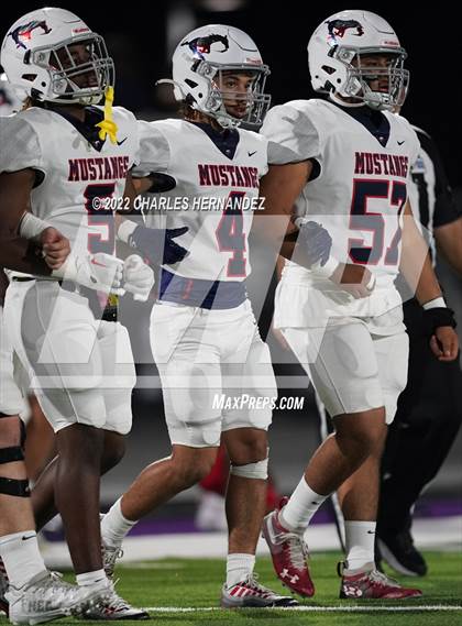 Thumbnail 3 in La Grange vs Madisonville (UIL 4A Division II Bi-District) photogallery.