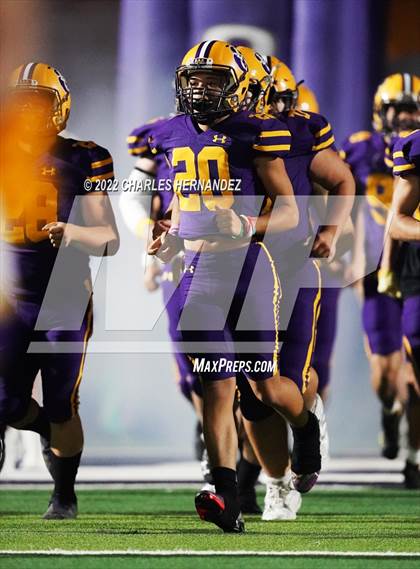 Thumbnail 3 in La Grange vs Madisonville (UIL 4A Division II Bi-District) photogallery.
