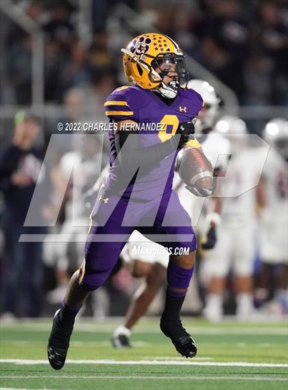 Thumbnail 3 in La Grange vs Madisonville (UIL 4A Division II Bi-District) photogallery.