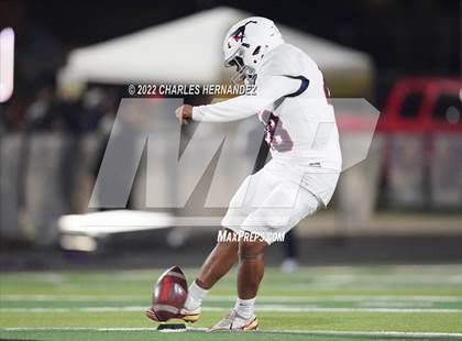 Thumbnail 2 in La Grange vs Madisonville (UIL 4A Division II Bi-District) photogallery.