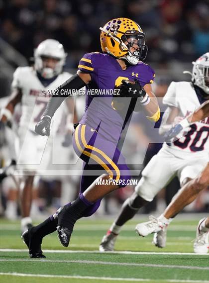 Thumbnail 1 in La Grange vs Madisonville (UIL 4A Division II Bi-District) photogallery.