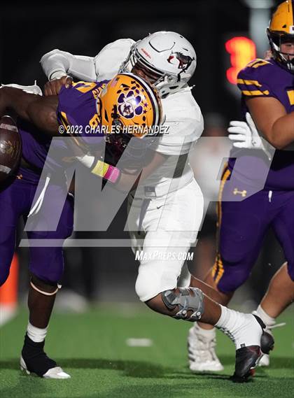 Thumbnail 3 in La Grange vs Madisonville (UIL 4A Division II Bi-District) photogallery.