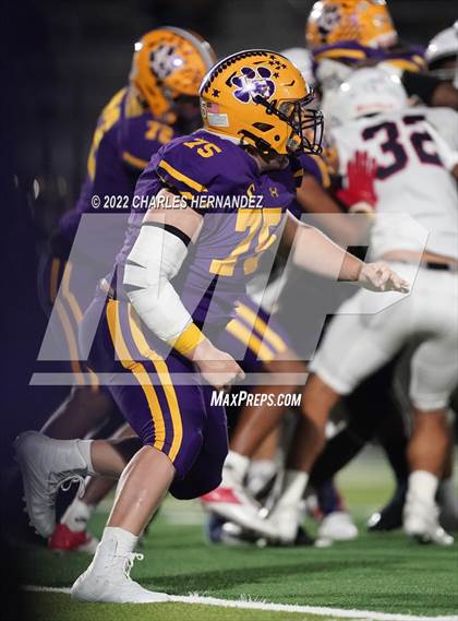 Thumbnail 2 in La Grange vs Madisonville (UIL 4A Division II Bi-District) photogallery.