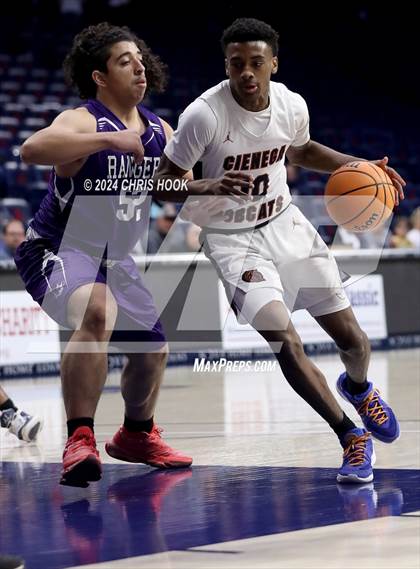 Thumbnail 2 in Rincon/University vs Cienega (MLK Basketball Classic) photogallery.
