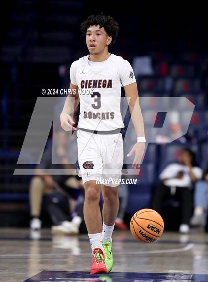 Thumbnail 1 in Rincon/University vs Cienega (MLK Basketball Classic) photogallery.