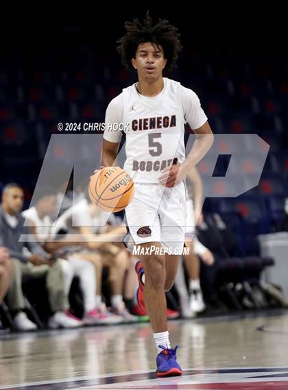 Thumbnail 3 in Rincon/University vs Cienega (MLK Basketball Classic) photogallery.