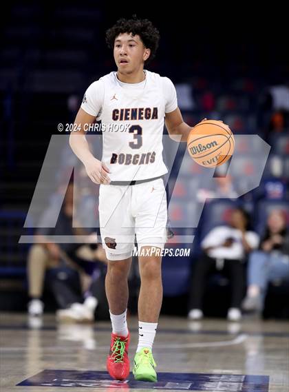 Thumbnail 2 in Rincon/University vs Cienega (MLK Basketball Classic) photogallery.