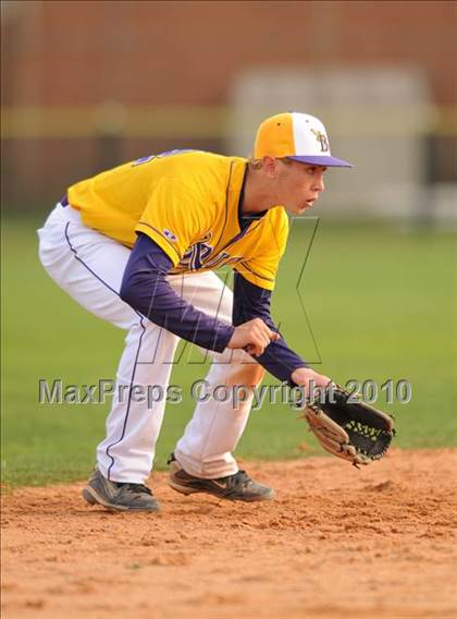 Thumbnail 2 in Huntington @ Islip photogallery.