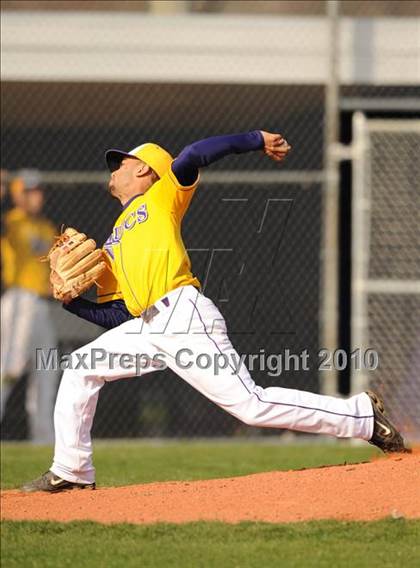 Thumbnail 2 in Huntington @ Islip photogallery.