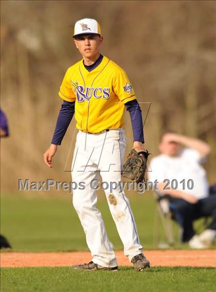 Thumbnail 3 in Huntington @ Islip photogallery.