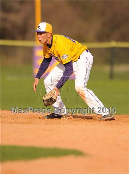 Thumbnail 3 in Huntington @ Islip photogallery.